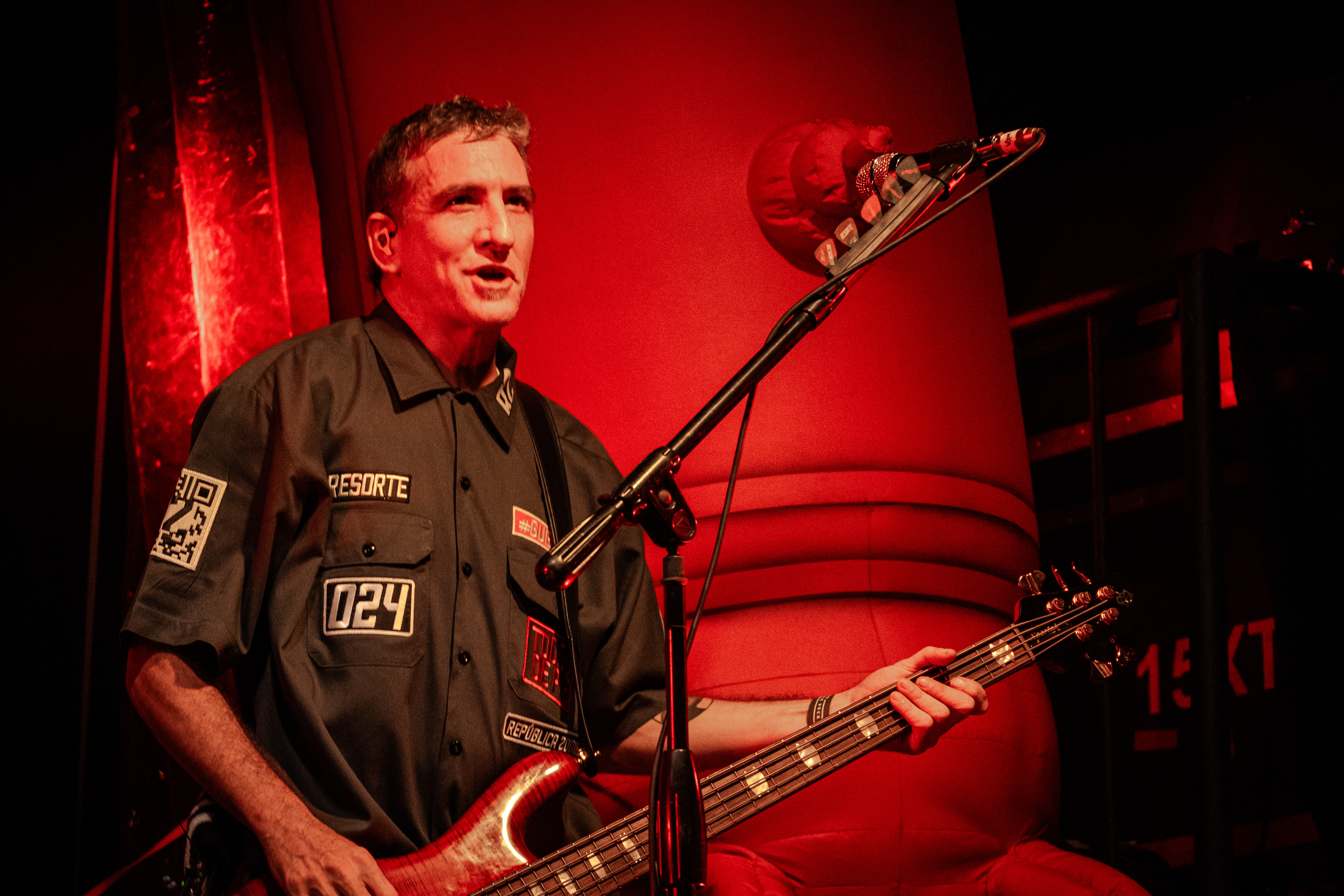 Resorte: Jerseys de hockey, energรญa frenรฉtica y metal noventero en la capital